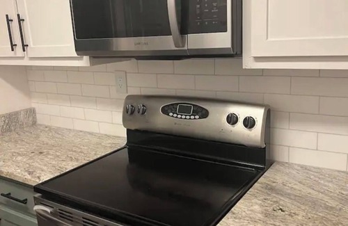 Ellendale Casa | Charming 2-bedroom house with WiFi, AC in awesome Memphis