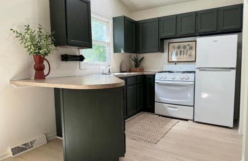 Saugatuck Casa | Charming 2-bedroom house in Saugatuck with AC, WiFi, Pet Friendly
