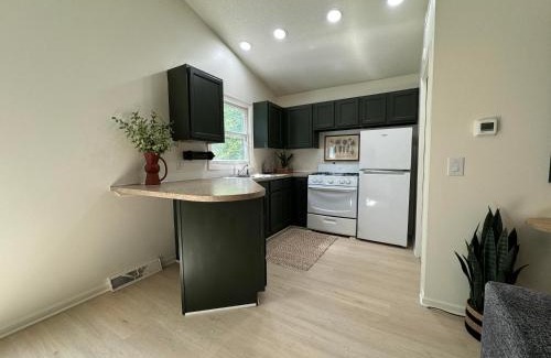 Saugatuck Casa | Charming 2-bedroom house in Saugatuck with AC, WiFi, Pet Friendly