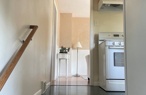 Alki Casa | Charming 2-bedroom house with AC, WiFi in amazing Seattle