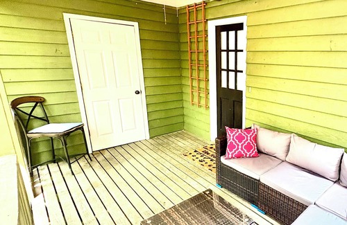 Macon Casa | Charming 2-bedroom house in tranquil Macon with AC. Pets welcome.