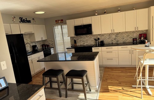 Derby Casa | Charming 2-bedroom house with WiFi, AC in delightful Derby