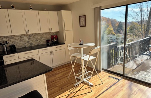 Derby Casa | Charming 2-bedroom house with WiFi, AC in delightful Derby