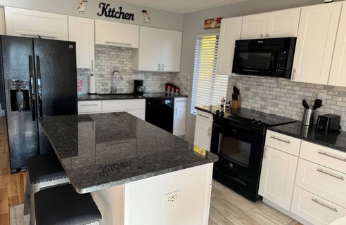 Derby Casa | Charming 2-bedroom house with WiFi, AC in delightful Derby