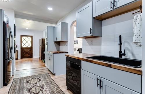West Eugene Casa | Charming 2 bedroom house, 1 mile from U of O and 7 minute walk to DT Eugene.
