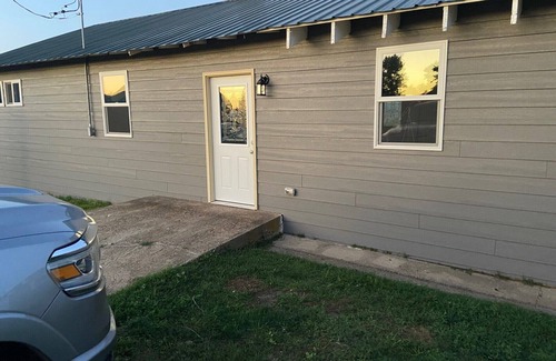 Newell Casa | Charming 2-bedroom house in Newell with AC