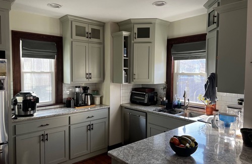 Benson Casa | ~Charming 2-bedroom house in Omaha's Dundee Historic District~