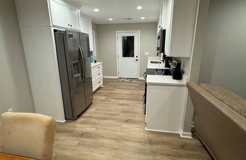 Etta Casa | Charming 2-bedroom house 20 miles from stadium