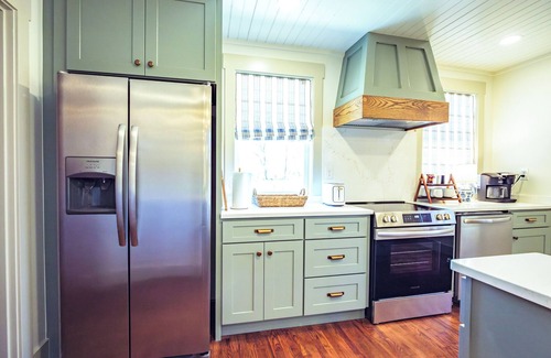 Maryville Cabaña | Charming 2-bedroom + Loft cottage in Maryville Tennessee