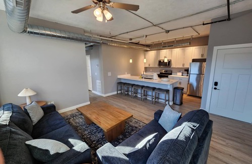 Moline Apartamento | Charming 2-bedroom loft apartment in wonderful downtown Moline with AC, WiFi