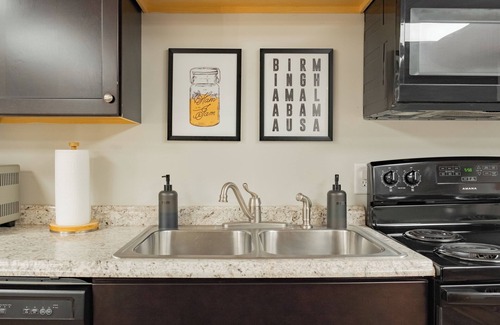 Homewood Casa | Charming 2 Bedroom - minutes to Samford and UAB!