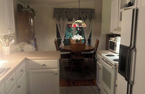 Warm Mineral Springs Otro | Charming 2-bedroom mobile home in fabulous Riverwalk Community 55+ with AC, WiFi
