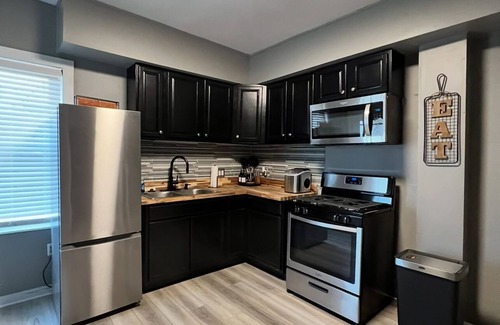 Near East Columbus Casa | Charming 2-Bedroom Modernized Historic Home in Columbus with AC, WiFi
