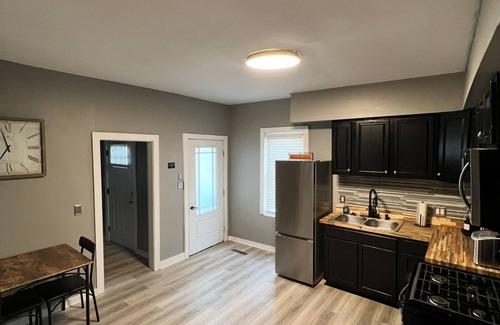 Near East Columbus Casa | Charming 2-Bedroom Modernized Historic Home in Columbus with AC, WiFi