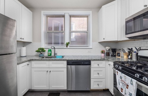 St. Louis Cama Y Desayuno | Charming 2-bedroom near Forest Park, WASHU, SLU, TOWER GROVE
