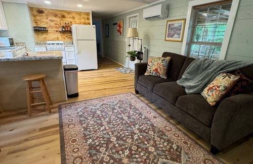 Scobey Casa | Charming 2-bedroom pet friendly mobile home in brilliant Courtland with WiFi, AC