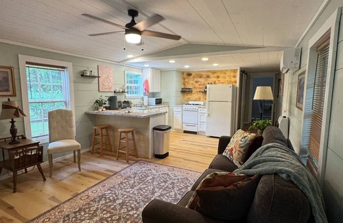 Scobey Casa | Charming 2-bedroom pet friendly mobile home in brilliant Courtland with WiFi, AC