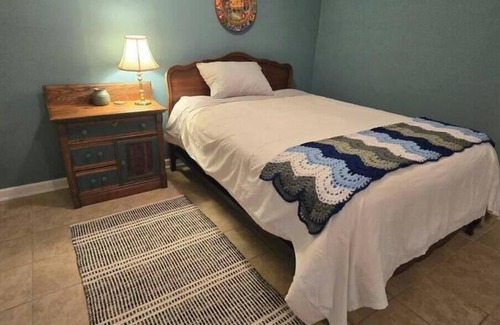 Walhalla Cama Y Desayuno | Charming 2-bedroom pet-friendly apartment with large fenced yard, AC, WiFi