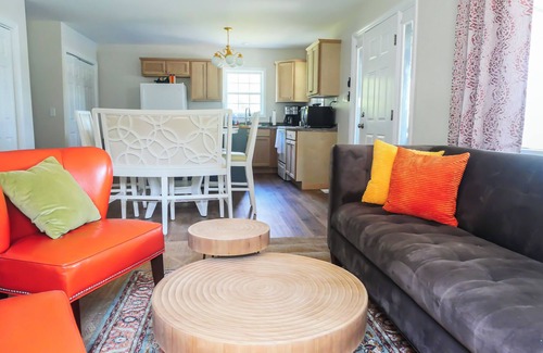Willard Casa | Charming 2-bedroom pool house on scenic estate - your perfect getaway!