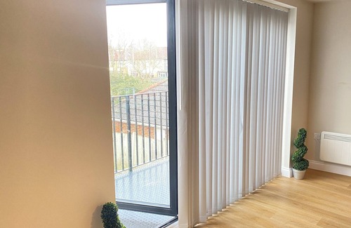 Elmers End Apartamento | Charming 2-Bedroom Retreat with Balcony