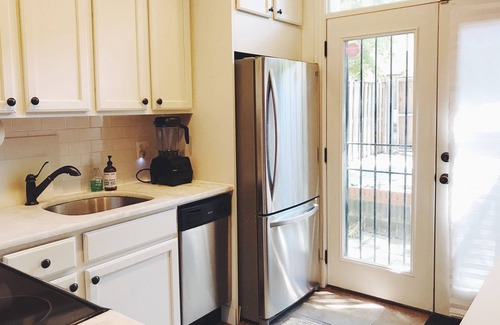 NoMa Casa | Charming 2-bedroom rowhouse with private patio in central Washington, DC