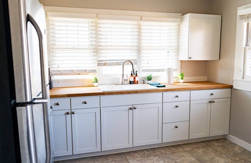 Ashley Oaks Apartamento | Charming 2 Bedroom Retreat in Prime Location!