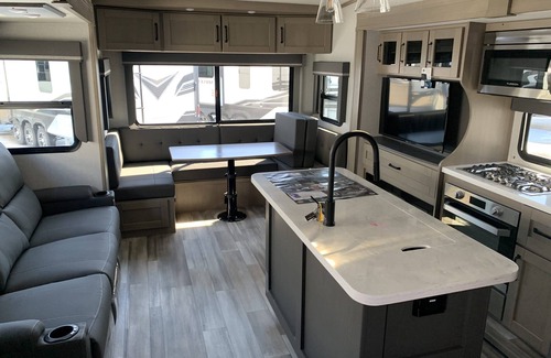 Walker Casa | Charming 2-bedroom RV on the Beach of Leech Lake!