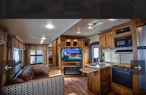 Waco Casa | Charming 2-bedroom RV with AC, WiFi in vibrant Waco, choose resort location