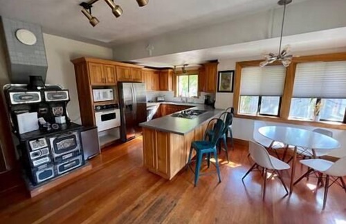 Hamilton Casa | Charming 2 bedroom, south side Hamilton home!