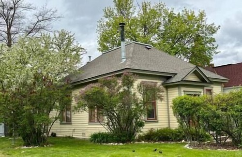 Hamilton Casa | Charming 2 bedroom, south side Hamilton home!