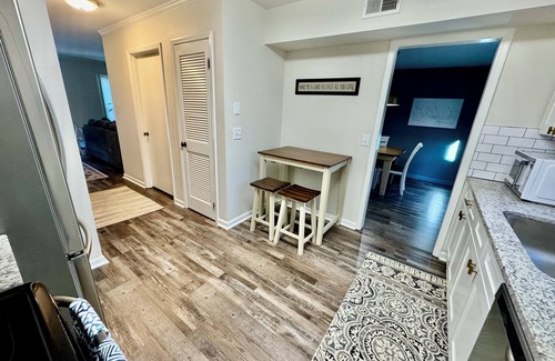 Crestline Heights Casa | Charming 2-bedroom townhome conveniently located