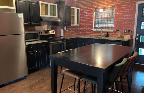 Greenville Casa | Charming 2-bedroom townhome for extended stay