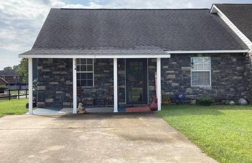Greenville Casa | Charming 2-bedroom townhome for extended stay