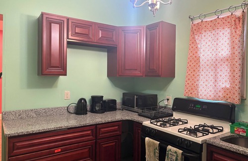 Wilmington Casa | Charming 2-bedroom townhome with WiFi and AC in Wilmington close to riverfront.