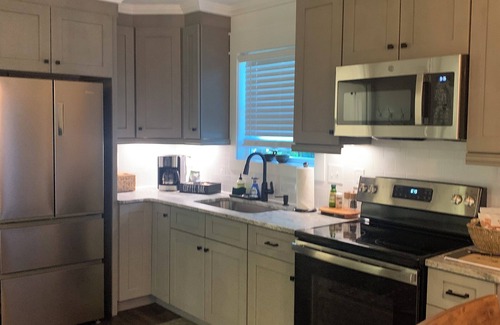 Seneca Cabaña | Charming 2-bedroom Tiny House with WiFi, near Clemson University & Lake Keowee.