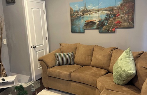 Franklintown Road Casa | Charming 2-bedroom townhome in Baltimore with WiFi, AC