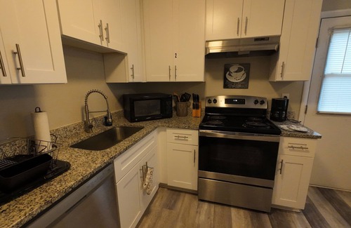 Jonesboro Casa | Charming 2-bedroom townhome with WiFi, AC in fabulous Jonesboro
