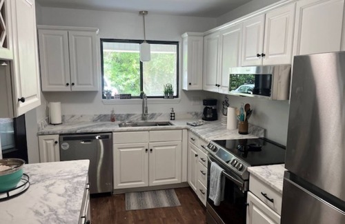 New Bern Casa | Charming 2-bedroom townhome in delightful New Bern with WiFi, AC
