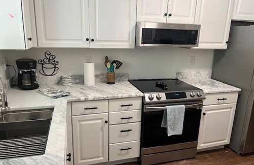 New Bern Casa | Charming 2-bedroom townhome in delightful New Bern with WiFi, AC