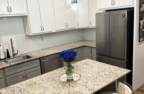 St. Louis Casa | Charming 2-bedroom townhome in lovely St. Louis with AC, WiFi