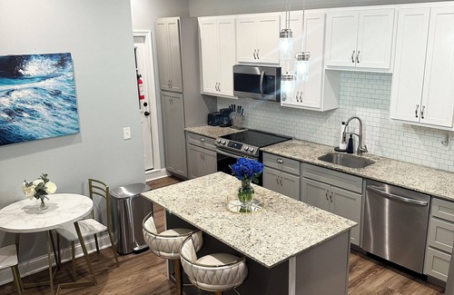 St. Louis Casa | Charming 2-bedroom townhome in lovely St. Louis with AC, WiFi