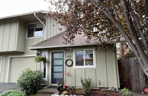 Ashland Casa | Charming 2-bedroom townhome in serene Ashland with hot tub and fireplace