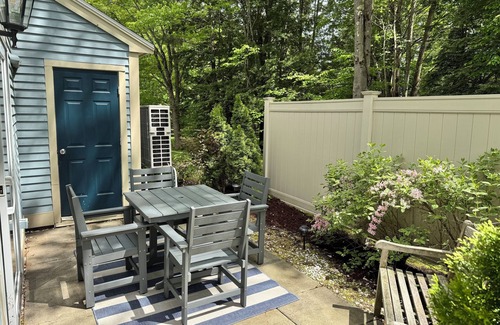 South Down Shores Casa | Charming 2-bedroom townhome in gated community near Lake Winnipesaukee!
