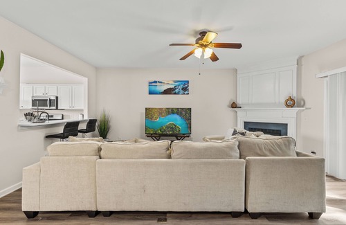 Northwest Raleigh Casa | Charming 2-bedroom townhome near RDU Airport and downtown Raleigh