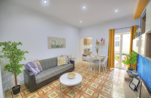 Gzira Chalet De Esquí | Charming 2 bedroom townhouse, internal yard JDES1-1