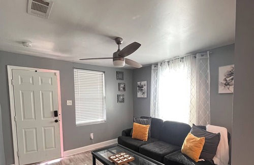 Kenner - Louis Armstrong International Airport Casa | Charming 2-bedroom townhome 5 mins from Airport