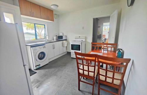 Johnsonville Casa | Charming 2-bedroom unit in lovely Wellington with AC, WiFi sale on now