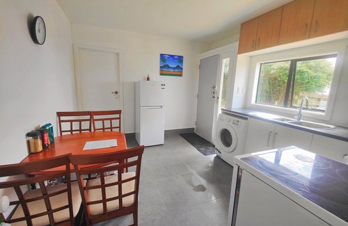 Johnsonville Casa | Charming 2-bedroom unit in lovely Wellington with AC, WiFi sale on now
