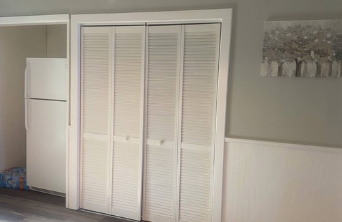 Chardon Apartamento | Charming 2-bedroom upstairs apartment in lovely Chardon with AC