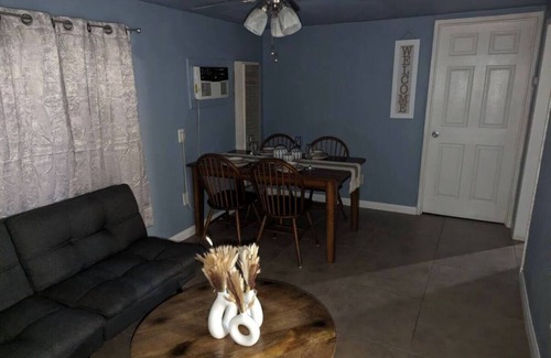 Oildale Apartamento | Charming 2-bedroom apartment in wonderful Bakersfield